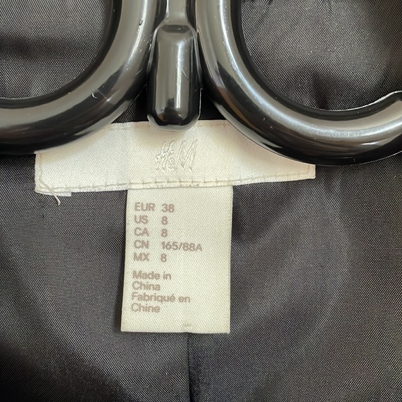 H&M cropped black blazer - Picture 2 of 5